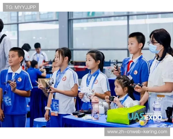 无人机足球锦标赛冠军奖杯设计灵感源自古代浑天仪